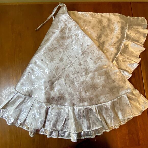 Vintage Silver Christmas Tree Skirt Martha Stewart 52" Shiny Modern Iridescent - Picture 1 of 9